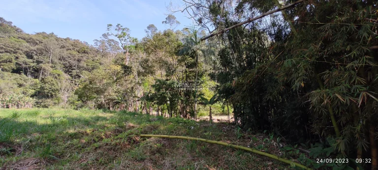 Imagem Terreno para a sítio, em Salto do Major Gercino SC. Com área plana, com terra boa de plantio. Tem mais de 30 metros um lindo RIACHO nos fundos, com ág
