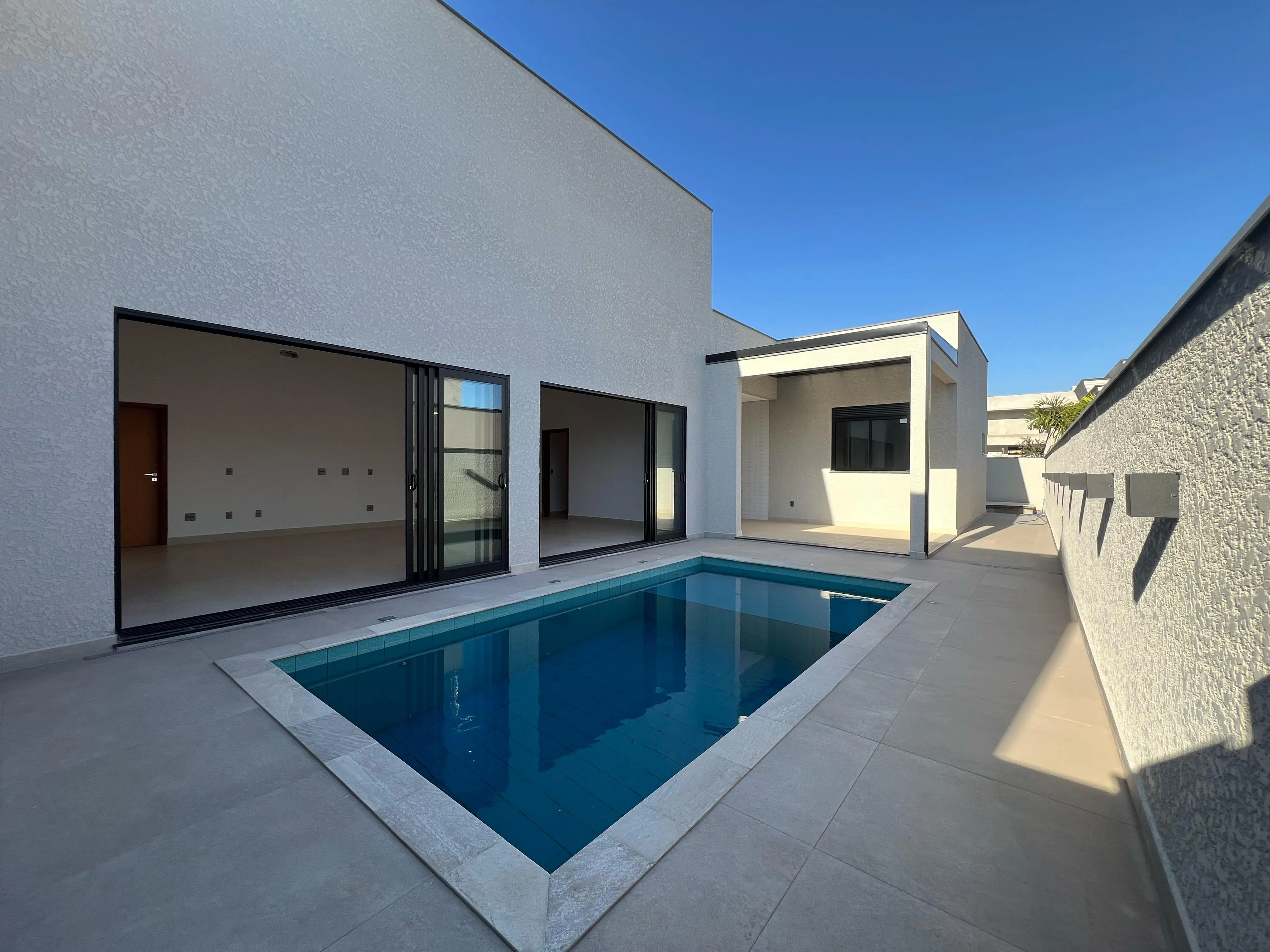 Imagem Exclusiva Casa Térrea com 4 Suítes e Piscina no Alphaville Nova Esplanada 3