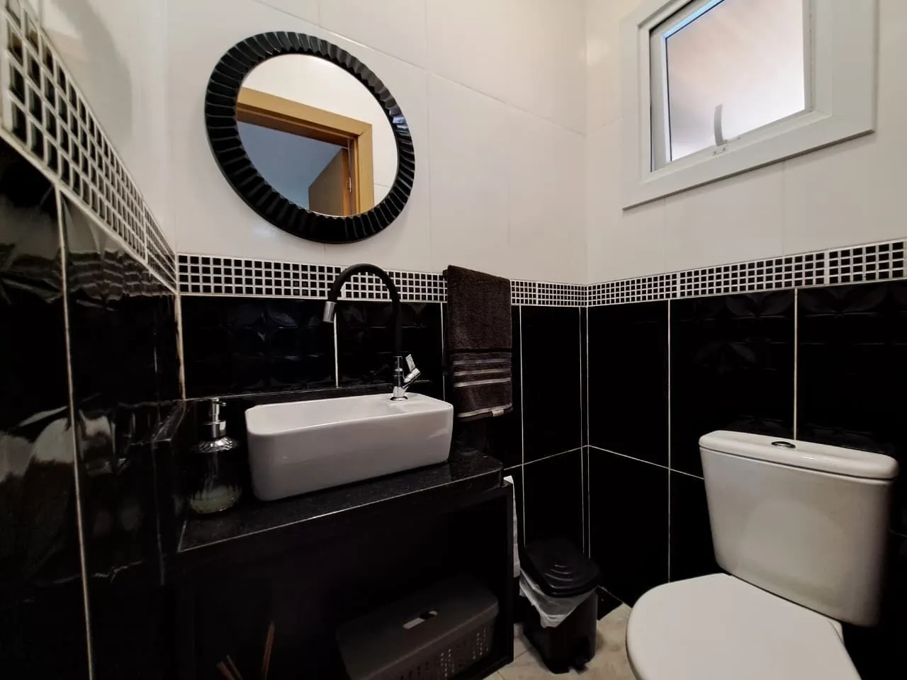 Imagem Casa com 04 dormitórios e piscina na praia de Imbé/ RS.