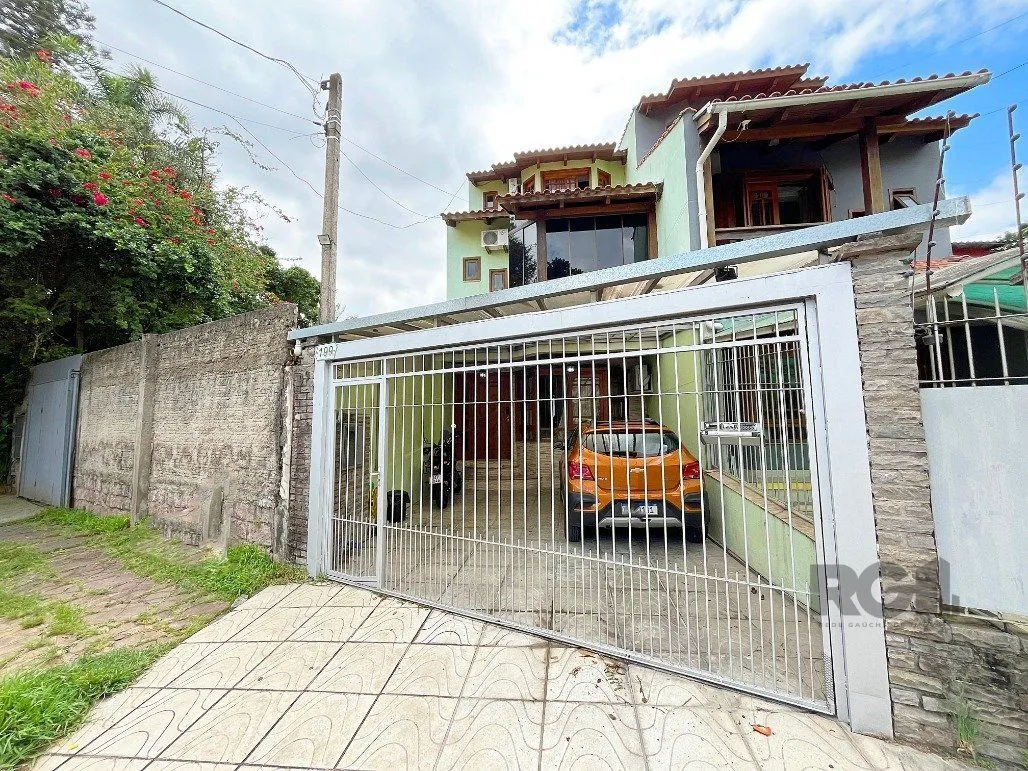 Imagem Sobrado para Venda - 218m², 4 dormitórios, sendo 3 suites, 2 vagas - Ipanema