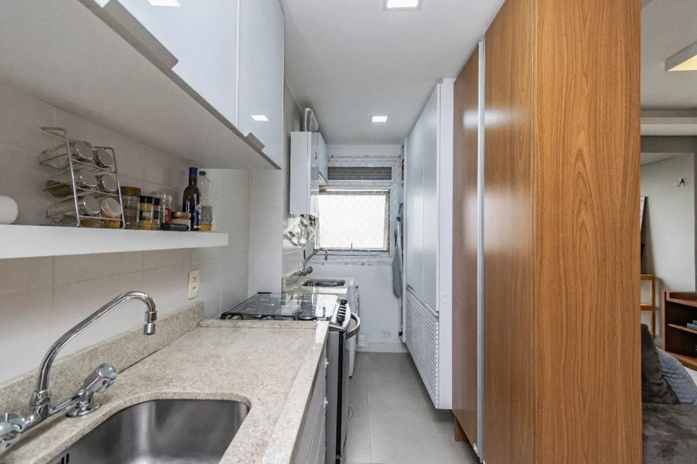 Imagem Vende-se apartamento com 2 quartos (1 suíte), 62m² e 1 vaga - Passo da Areia