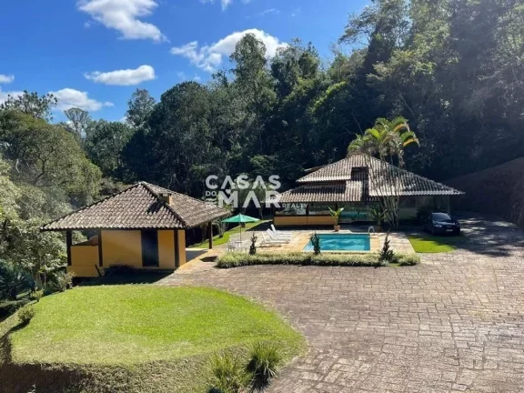 Foto do imóvel Casa em condomínio de luxo em Itaipava, Petrópolis-RJ: 4 quartos, 2 suítes, 3 banheiros, 10 vagas, 800m². Imperdível!