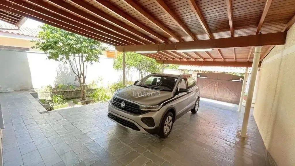 Imagem Casa com 3 dormitórios e amplo terreno na Vila Santana em Valinhos!