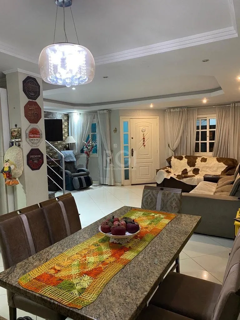 Imagem Sobrado para Venda - 204m², 3 dormitórios, sendo 1 suites, 2 vagas - Sarandi