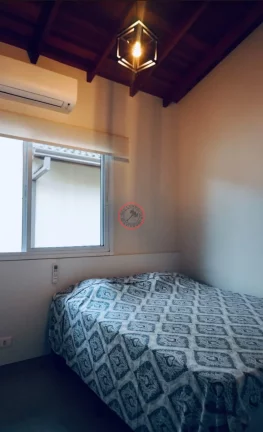 Imagem ESCRITURA DEFINITIVA, CASA DENTRO DE CONDOMÍNIO, TODA MOBILIADA A 50 METROS DA PRAIA, COM PISCINA PRIVATIVA E ÁREA GOURMET