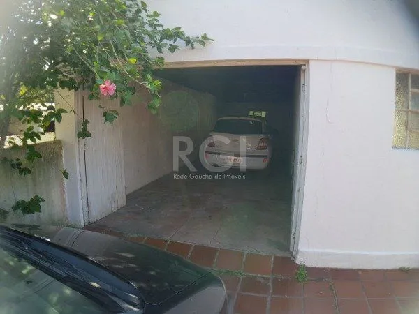 Imagem Casa para Venda - 252m², 3 dormitórios, 2 vagas - Belém Novo