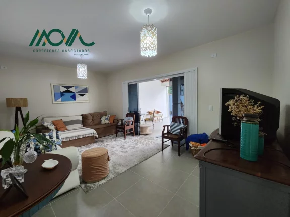 Imagem Casa no Balneário Princesa do Mar - em Itapoá, 3 quartos sendo 01 suíte