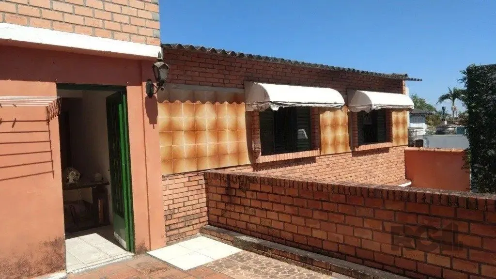 Imagem Casa com 3 dormitórios no bairro Sarandi