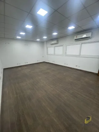 Imagem Galpão Comercial de Alto Padrão em Cotia-SP 2 Salas, 4 Banheiros, 527m² Venda ou Locação no Jardim Santa Paula