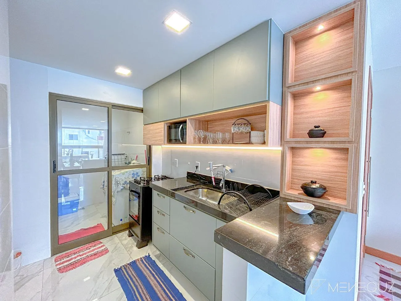 Imagem Apartamento premium de 70m² em prédio novo com lazer na cobertura. Localização privilegiada na Avenida Paris, Praia do Morro. Finamente mobiliado!!