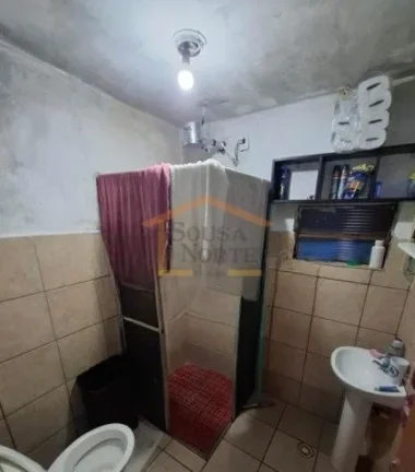 Imagem Terreno com casa antiga à venda, ideal para reforma ou demolição. O imóvel conta com 1 dormitór...