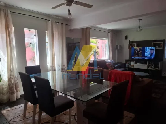 Imagem Sobrado Espaçoso com 300m², 4 Dorms, Edícula e 4 Vagas