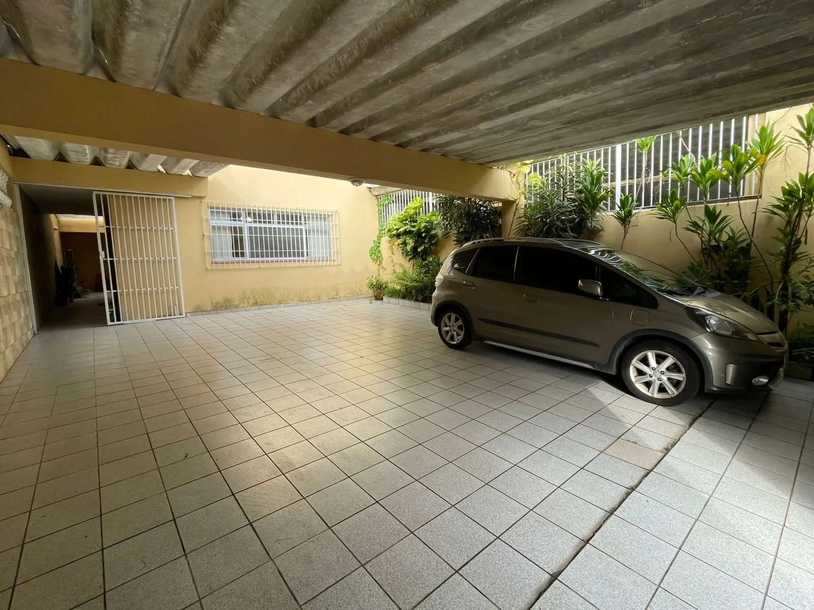 Imagem VENDO LINDO SOBRADO NO BAIRRO CAMPO GRANDE COM SEIS VAGAS DE GARAGEM!