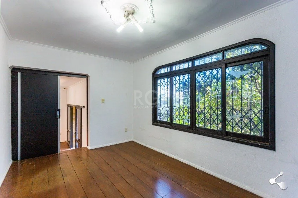 Imagem Casa para Venda - 500m², 3 dormitórios, sendo 3 suites, 4 vagas - Vila Ipiranga