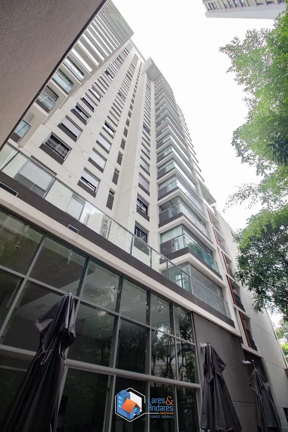 Imagem APARTAMENTO À VENDA, 106 M² COM 2 SUÍTES, PLANEJADO NA COZINHA E DORMITÓRIOS, 19º ANDAR, 2 VGS E DEPÓSITO. 400 M. DA ESTAÇÃO ANA ROSA DO METRÔ - VILA MARIANA