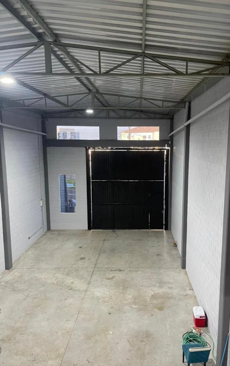Imagem Galpão para Locação em Sorocaba - 290m² com Mezanino e Estrutura Moderna