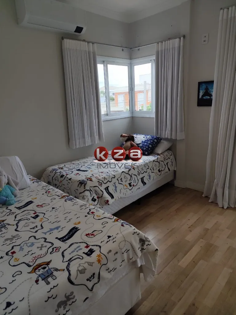 Imagem Imperdível! LInda Casa em condomínio na cidade de Valinhos-SP, : 3 quartos, 1 suíte, 2 salas, 2 banheiros, 2 vagas de garagem, 210m².