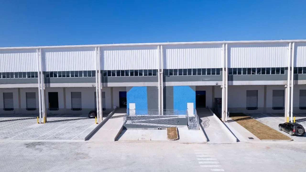 Imagem Alugue já o seu Armazém Industrial de 10.017,65 m² em Betim-MG, bairro São Marcos!