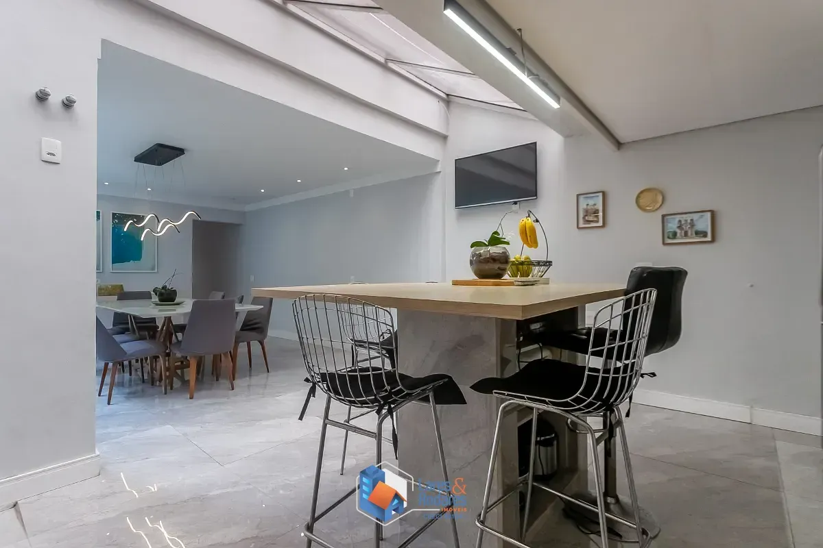 Imagem Sobrado para venda em Vila Império com 3 quartos, sendo 1 suíte, 219m²