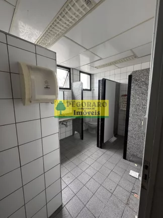 Imagem Galpão Comercial para Locação no Indaiá em Caraguatatuba-SP: 4 Salas, 4 Banheiros, 30 Vagas de Garagem, 875m² de Área.