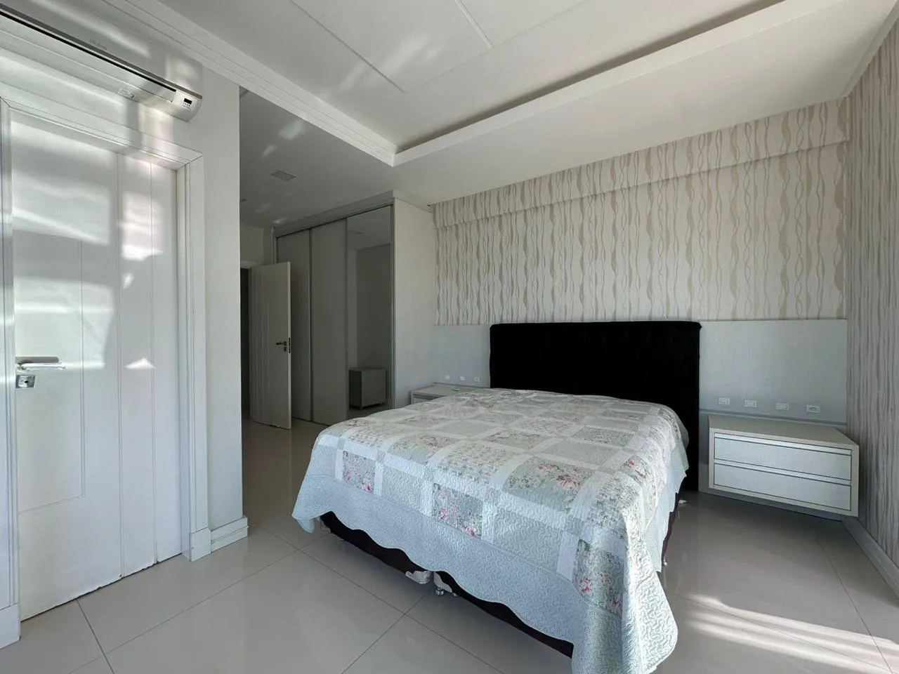 Imagem Apartamento com vista para o mar à venda com 300m2 por R$ 3.600.000,00