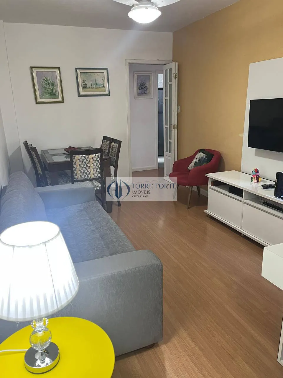 Foto do imóvel Apartamento espaçoso, com 75 m² com 2 dormitórios com excelente localização em Rua Aimberê