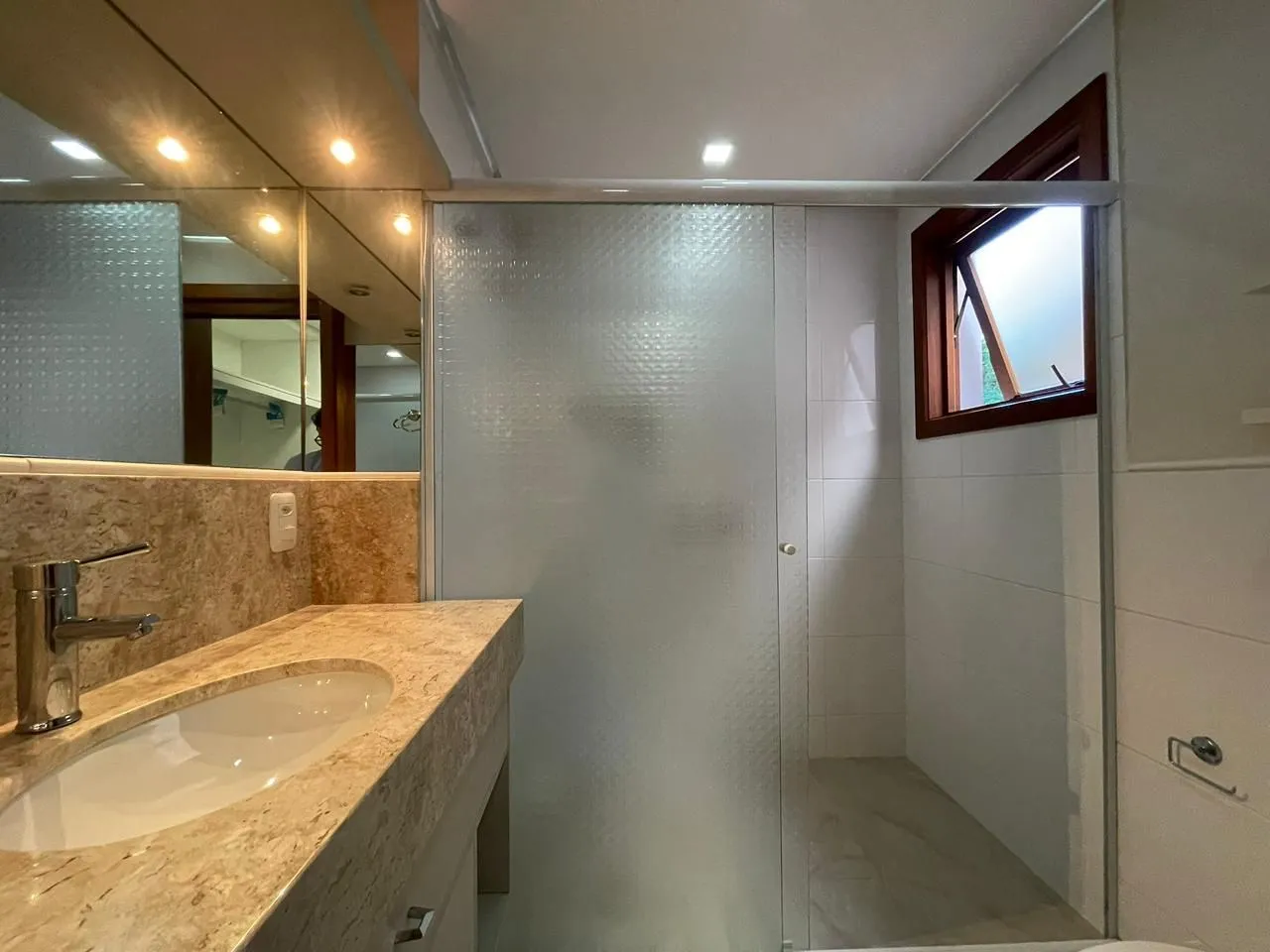 Imagem Casa à venda em Canela, com 3 quartos, 238m2