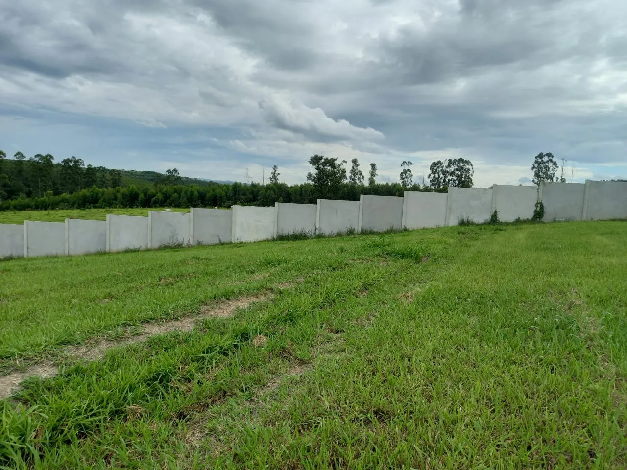 Imagem Lote de 1005,33m² Localizado no Condomínio Fazenda Alta Vista.