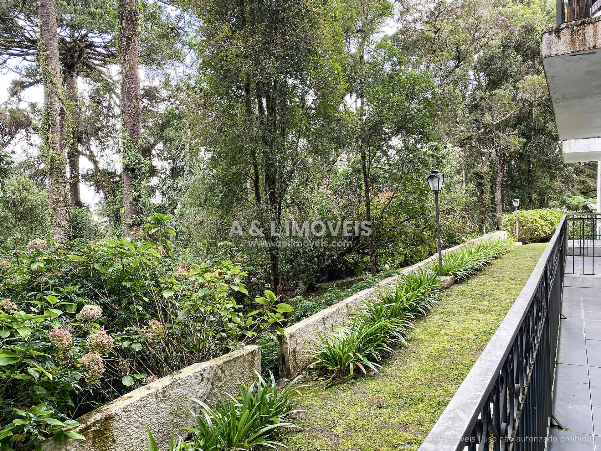 Imagem Apartamento Campos do Jordão | Térreo, Jardim, 3 Dorms. e Lareira