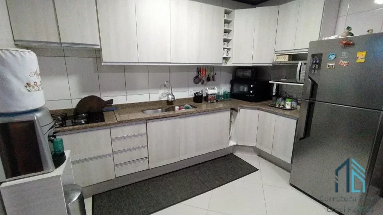 Imagem (PERMUTA) Sobrado, são 03 sobrados no mesmo terreno de 484 m², com espaço para mais construção no Alto da XV em Curitiba PR