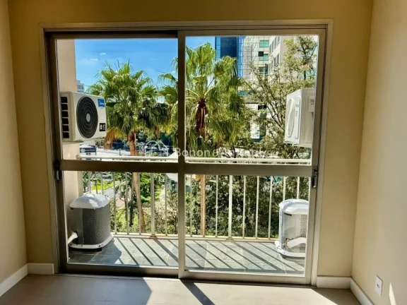 Imagem Excelente oportunidade no Cambuí! 
Apartamento com 100m² de área útil, totalmente reformado e pr...