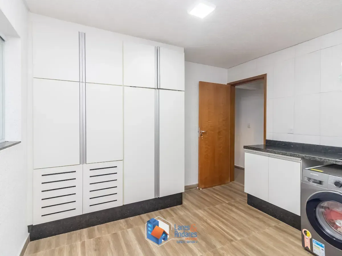 Imagem Sobrado para venda em Vila Guedes com 3 quartos, sendo 3 suítes, 196m²
