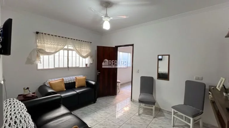 Imagem Casa à venda no bairro São Benedito em Uberaba | 3 dormitórios, suíte, churrasqueira e quintal