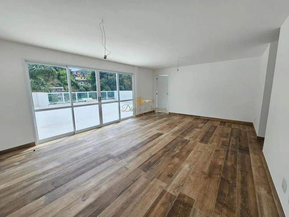 Imagem Cobertura para Venda em Teresópolis / RJ no bairro Pimenteiras