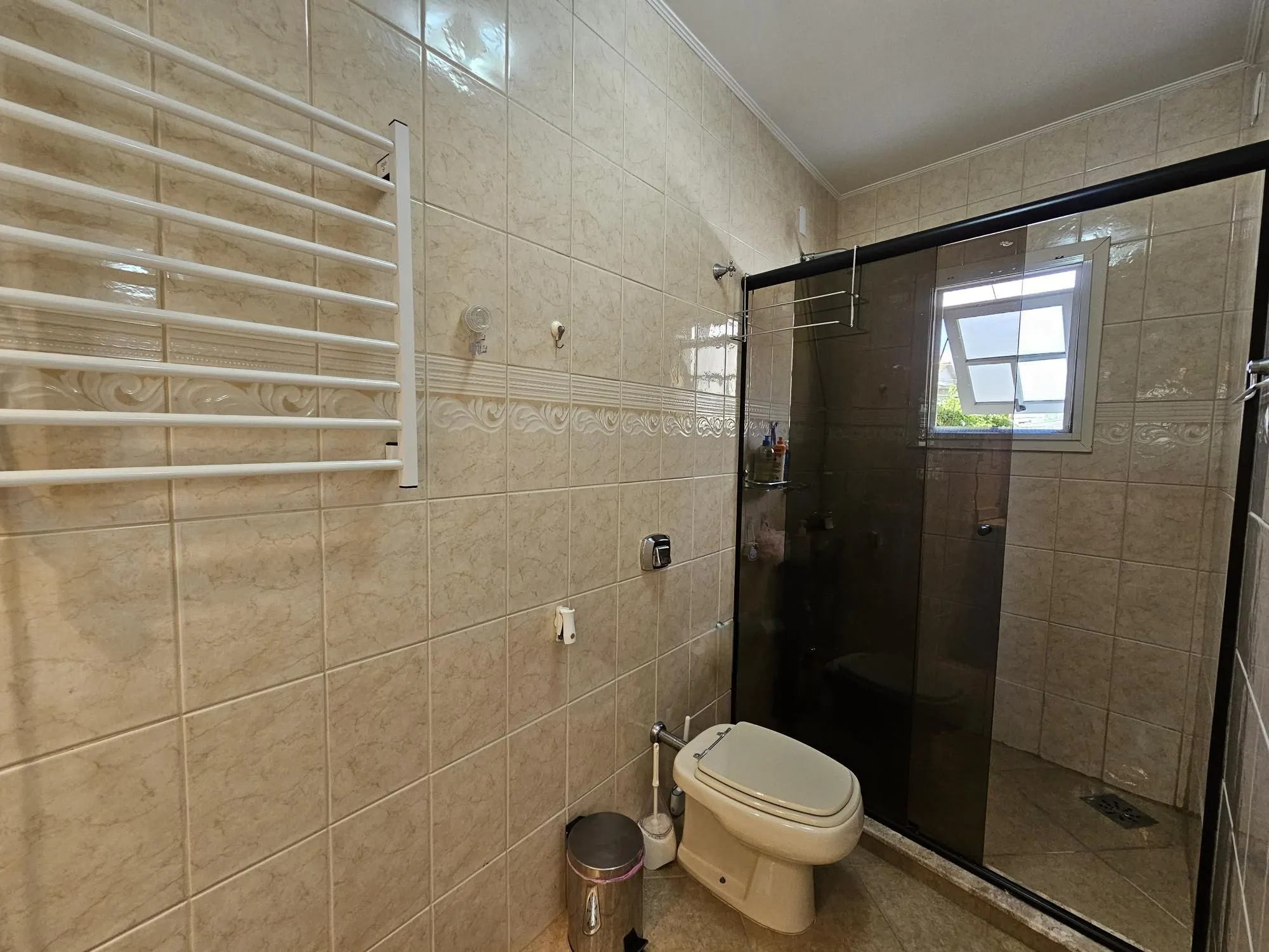 Imagem SOBRADO COM 3 SUÍTES + DORMITÓRIOS NO TÉRRREO | PISCINA | E MUITO MAIS