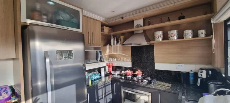 Imagem Sobrado de Alto Padrão, 4 Dormitórios, Sendo 2 Suítes e 1 com Closet, Porteira Fechada, Água Quente na Cozinha, Churrasqueira e fogão à Lenha no Centro de Ribeirão Pires-SP