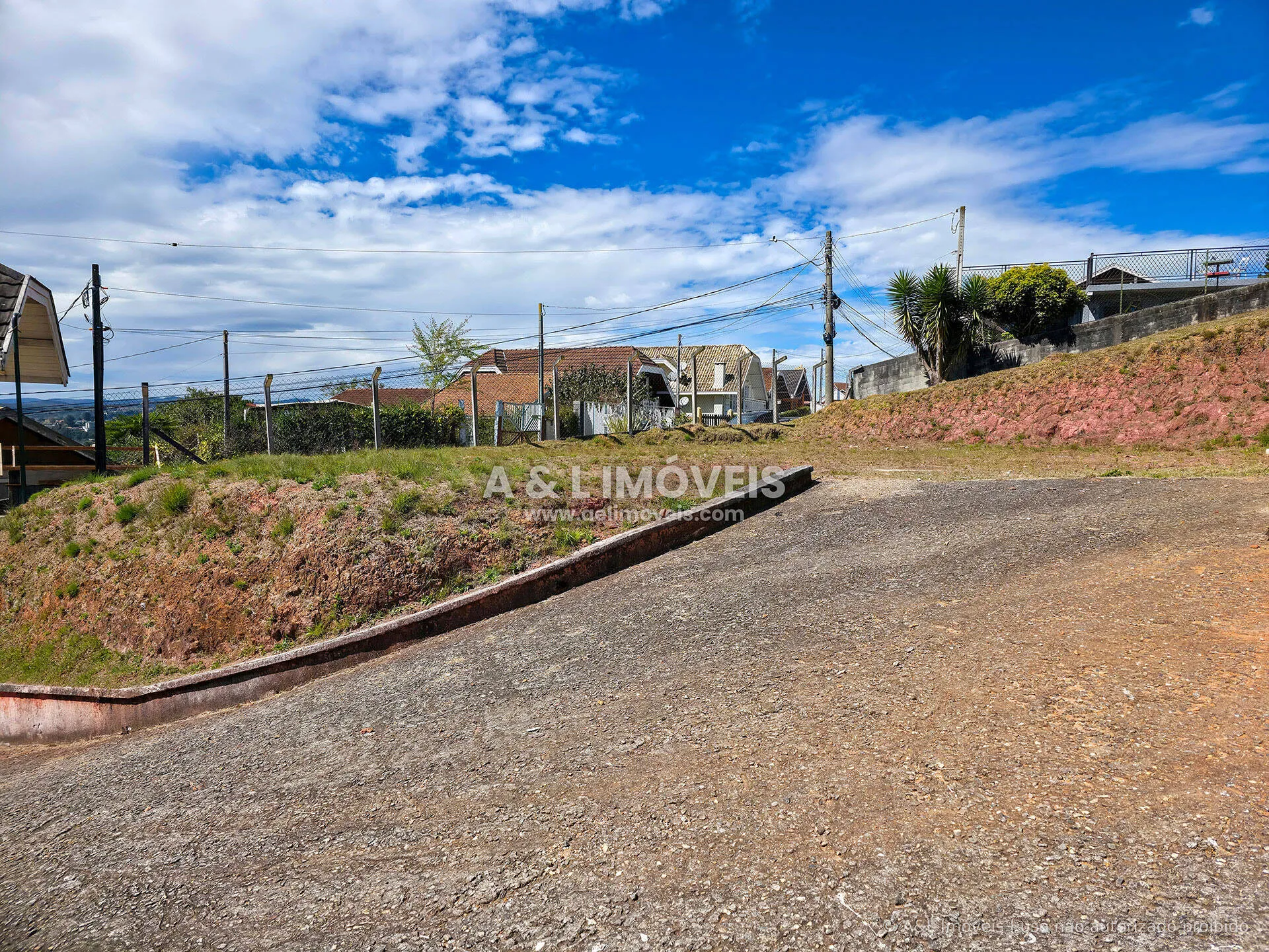 Imagem Terreno à venda em Campos do Jordão | 325,45 m² | Villagio D'Imbiry