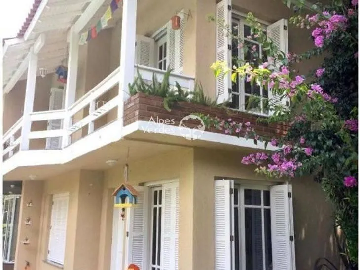 Foto do imóvel Vende-se casa com 3 dormitórios no condomínio dos Lagos em Gramado