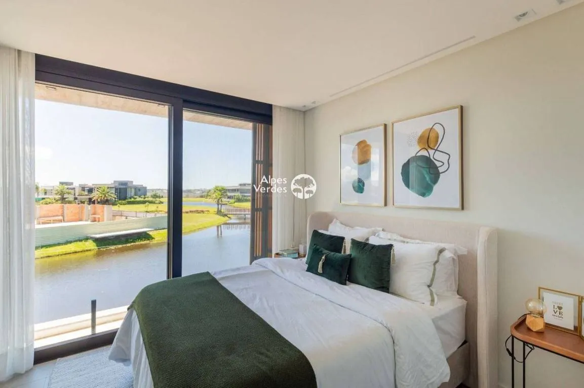 Imagem Vende-se casa prox ao centro de Xangri-lá - 6 Quartos- Valor R$7.950.000,00