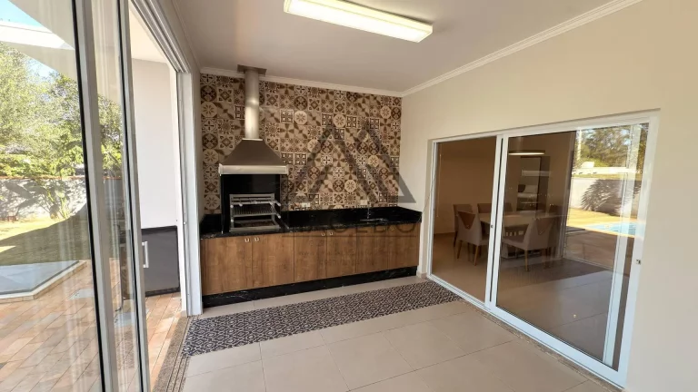 Imagem Casa Térrea com 3 suítes e Mobiliada - Ninho Verde 1