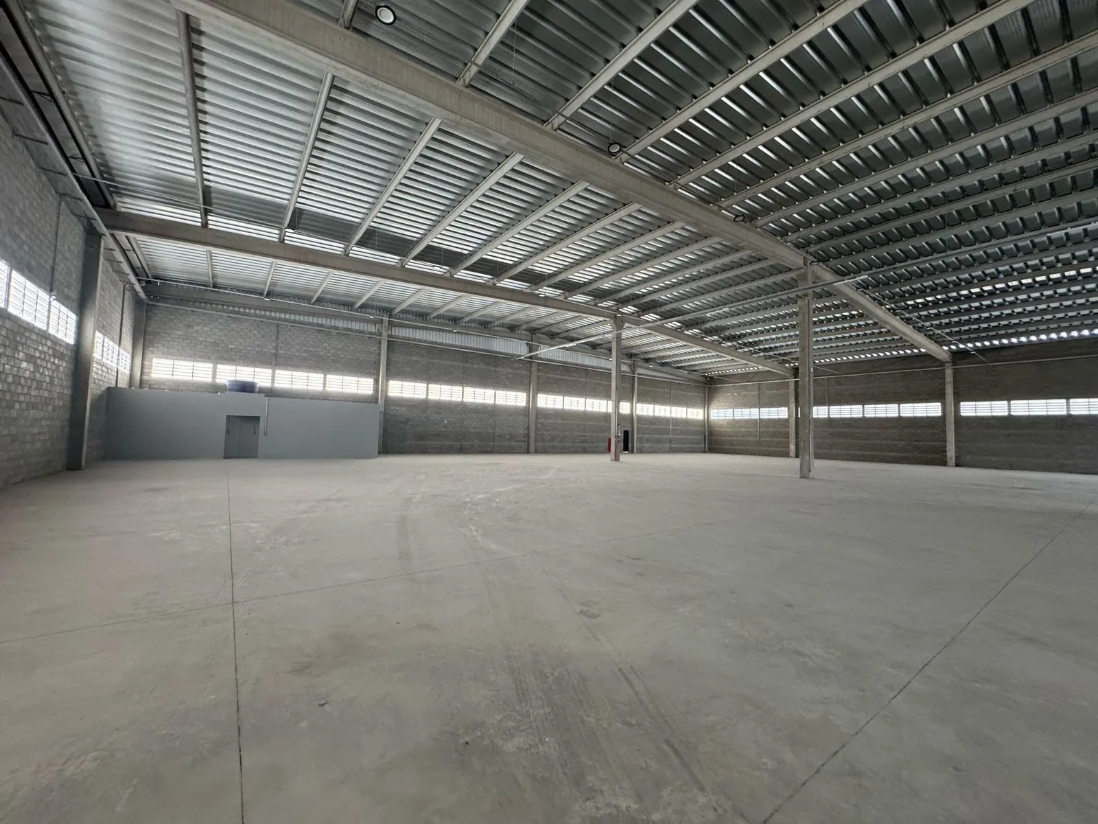 Imagem Amplo Galpão Industrial com Estrutura Completa e Localização Estratégica em Iporanga