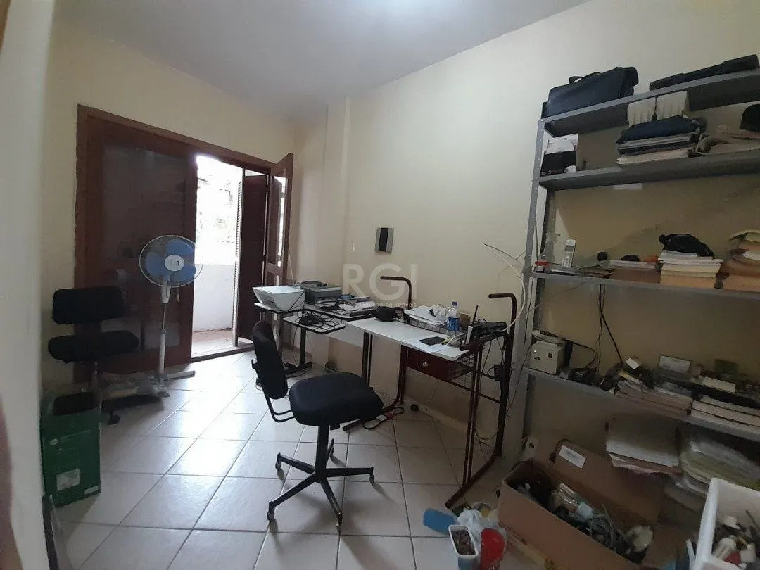 Imagem Casa para Venda com 3 dormitórios, sendo 1 suites e 3 vagas no bairro Ipanema