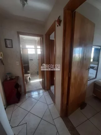 Imagem Apartamento à venda no Condomínio Residencial João Bichuette, no bairro Vila São Vicente, em Uberaba: 2 dormitórios, garagem e mais!