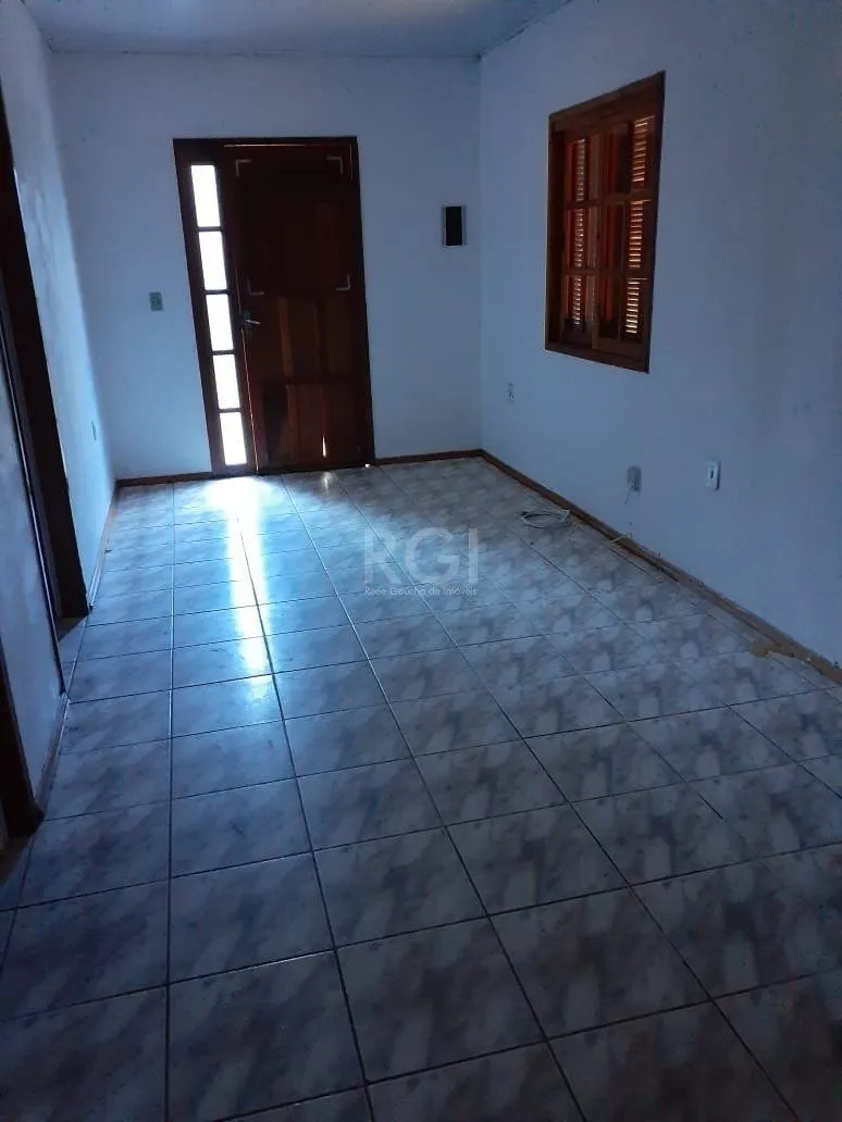 Imagem Casa para Venda - 80m², 2 dormitórios, 3 vagas - Belém Novo