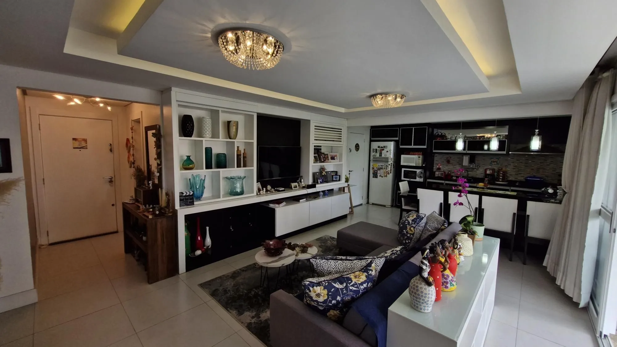 Imagem Apartamento mobiliado no Central Parque, 3 dormitorios sendo 1 suíte, banheiro social, lavabo, 114,00m² área privativa, 2 garagens
