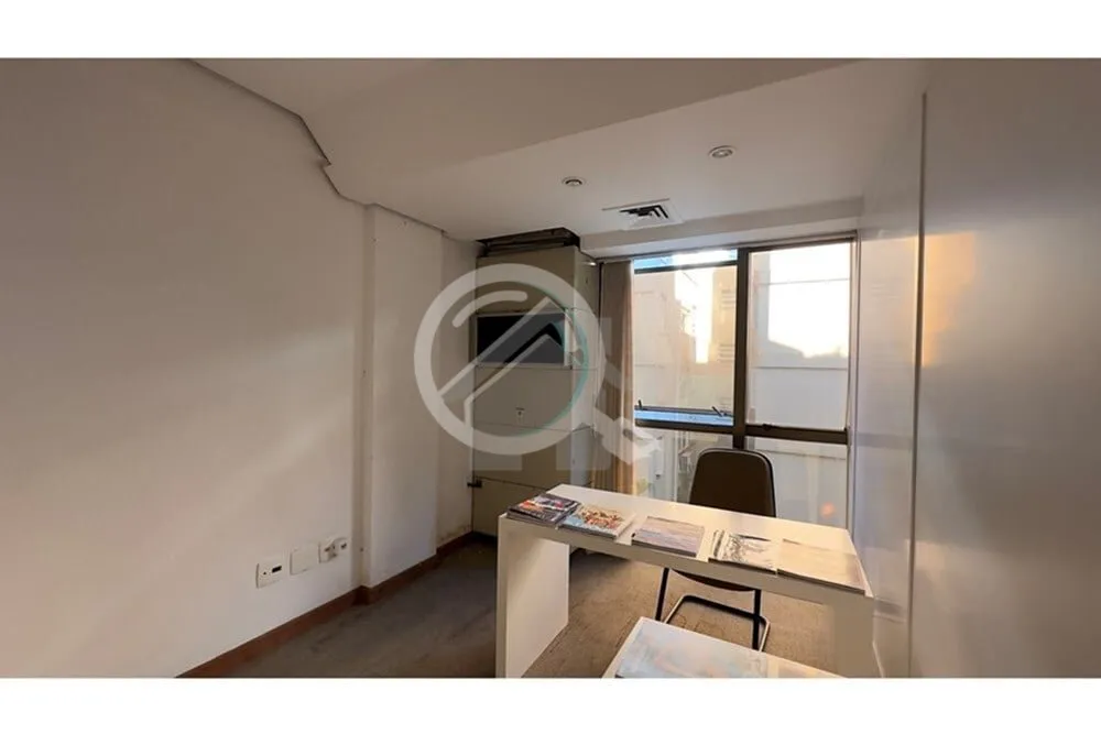 Imagem No Bairro Petrópolis, na Avenida Carlos Gomes,281 sala comercial, 45m² , desocupado, com recepçã...