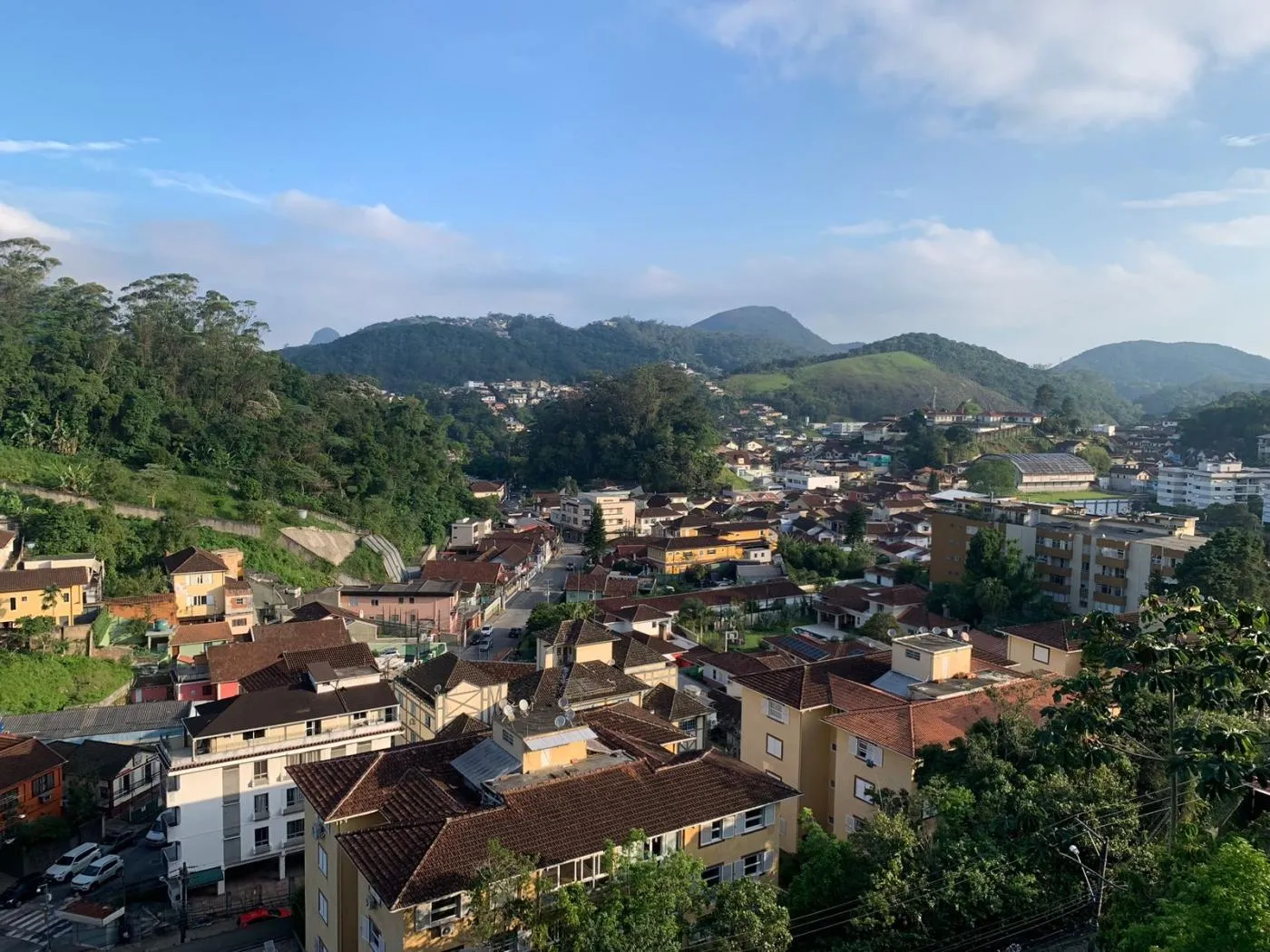 Imagem Casa para Venda em Petrópolis / RJ no bairro Valparaíso