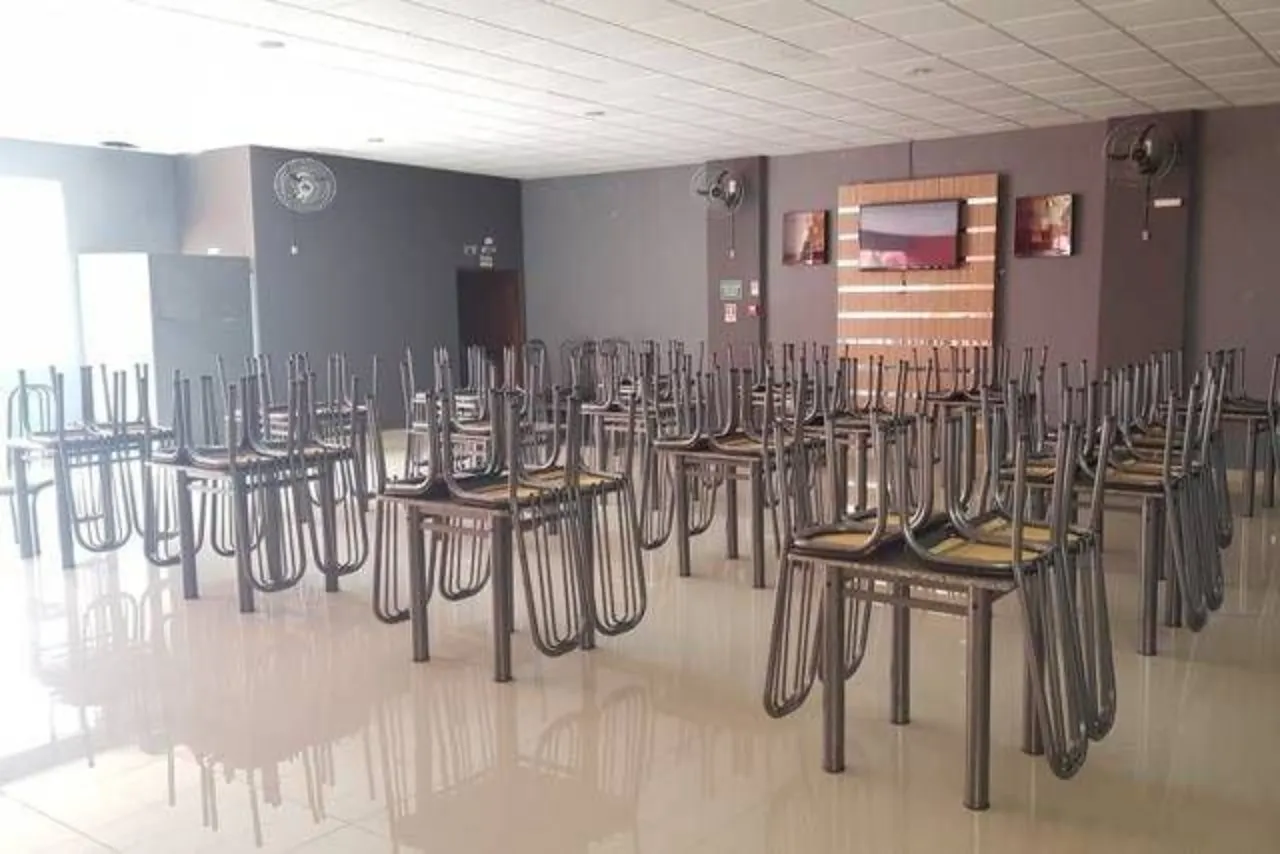 Imagem Salão Comercial à Venda em Sorocaba-SP no Bairro Parque Santa Isabel: 2 Salas, 2 Banheiros, 811m² de Área