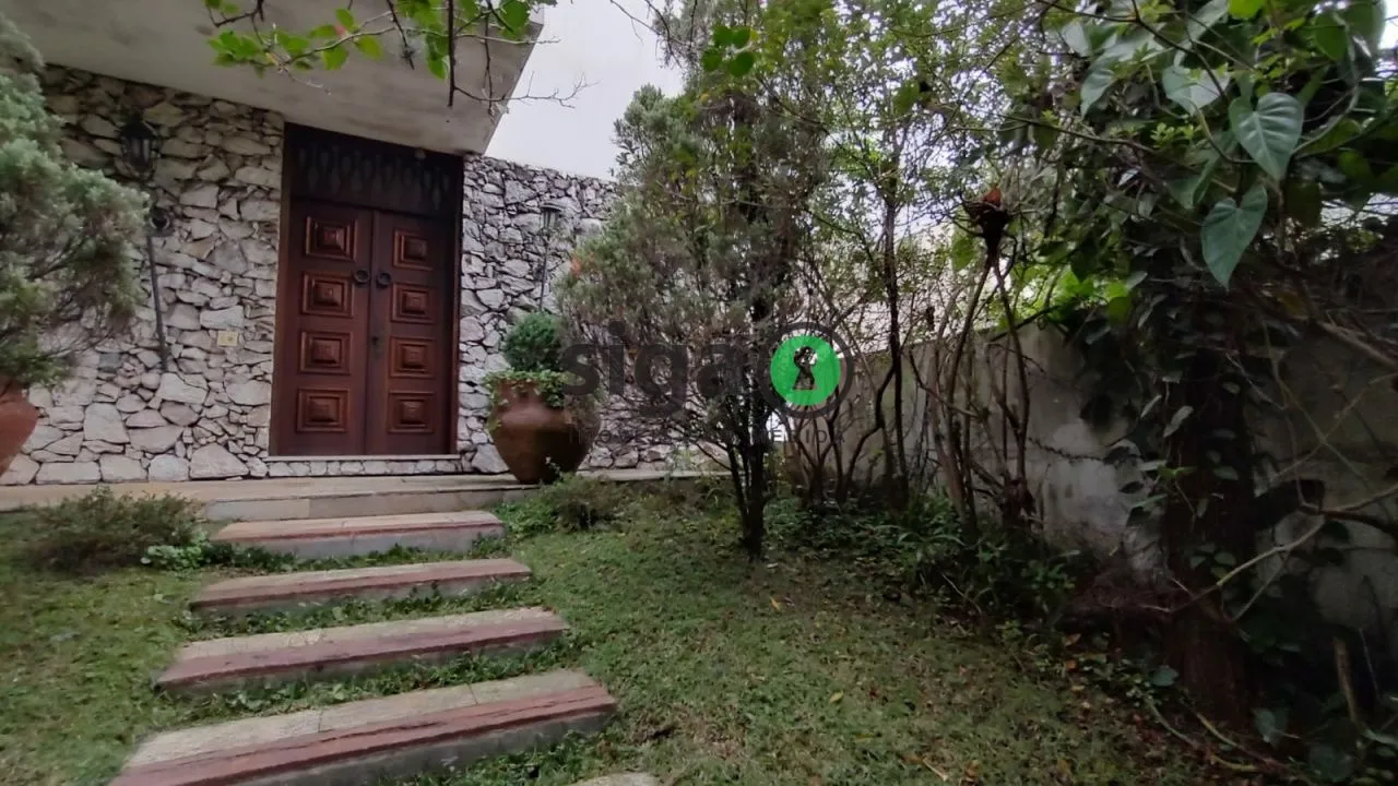 Imagem Casa em Rua tranquila no Real Parque