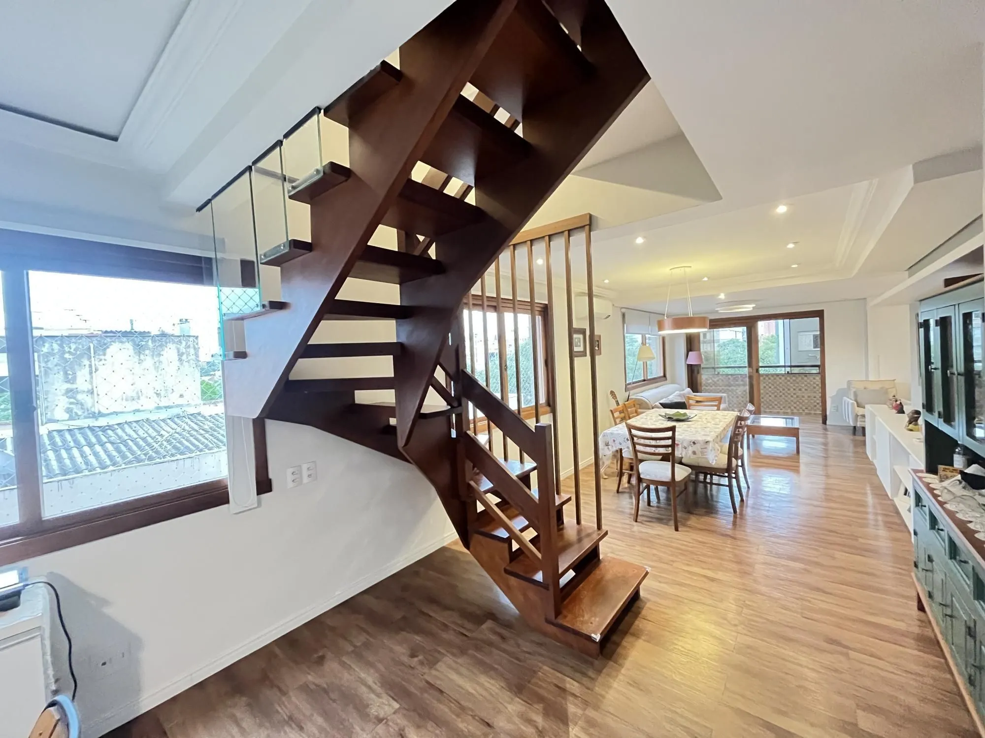 Imagem Apartamento de 3 quartos, 2 suítes, 1 americana e 2 vagas no bairro Farroupilha